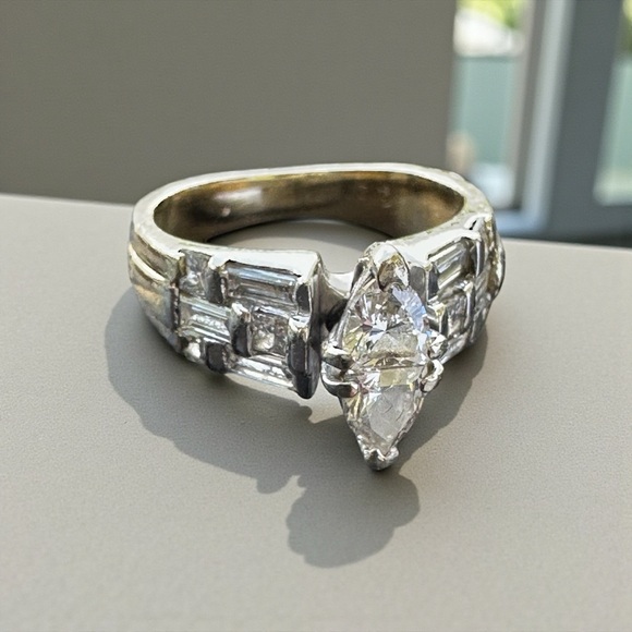 Exquisite 14K Gold 2ctw Diamond Ring - Unique Marquis-Style Twin Center (SI1-SI2
